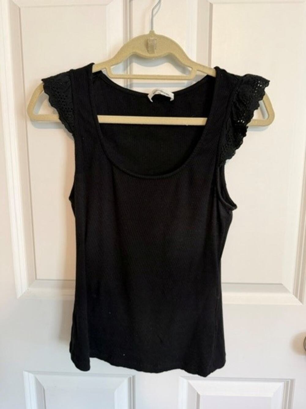 Heartloom Sleeveless Black Ruffle Sleeve Top Large